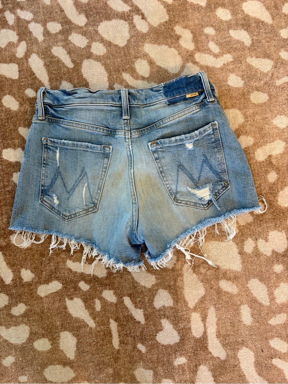 The Tomcat Kick Fray Short by MOTHER Denim- True Confessions - Picture 5 of 7